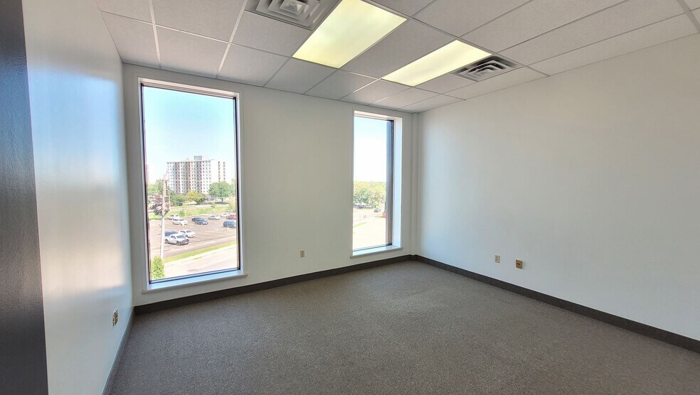 More Photos Of 863 Princess St, Kingston Office For Lease