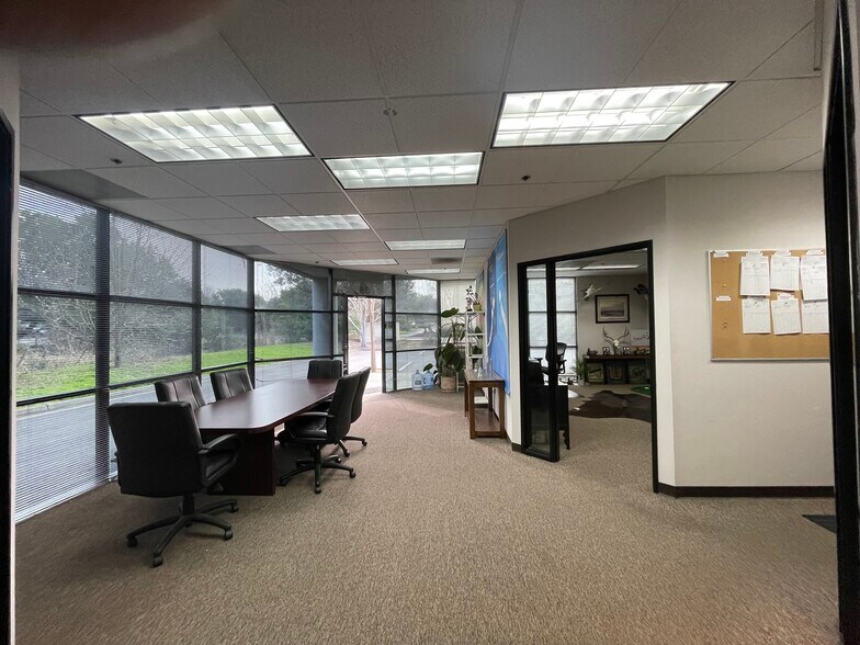 More Photos Of 30-38 Executive Ct, Napa Light Distribution For Lease