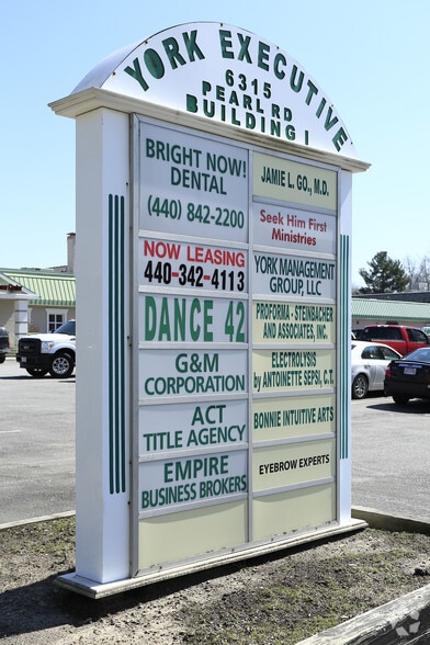 More Photos Of 6315 Pearl Rd, Parma Heights Medical For Lease