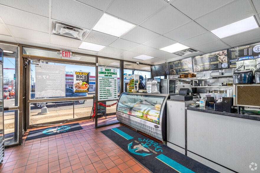 More Photos Of 345 Collins St, Joliet Fast Food For Sale