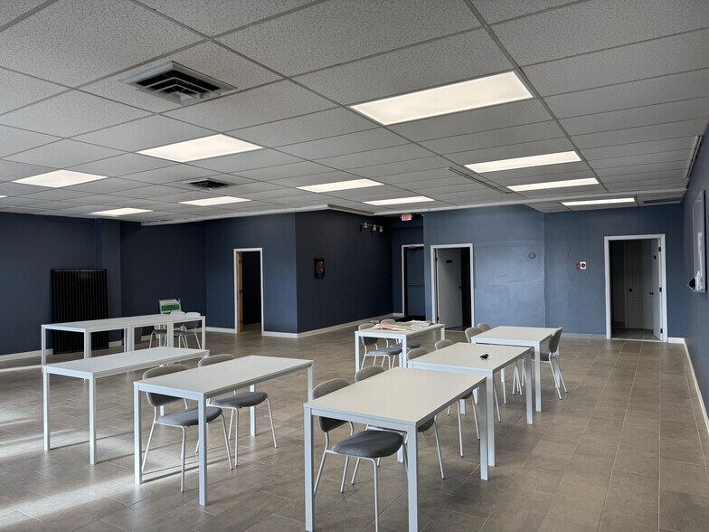 More Photos Of 31-35 Webster Square Rd, Berlin Freestanding For Lease