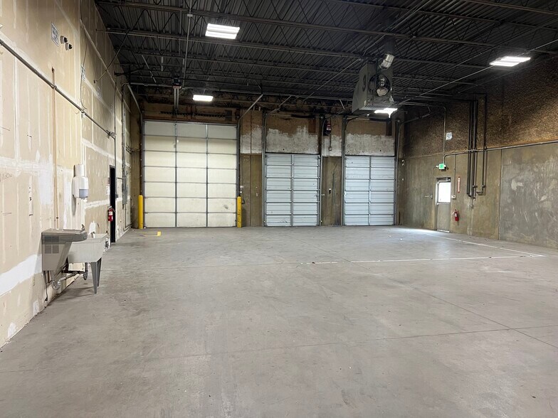 More Photos Of 4975 Paris St, Denver Warehouse For Lease