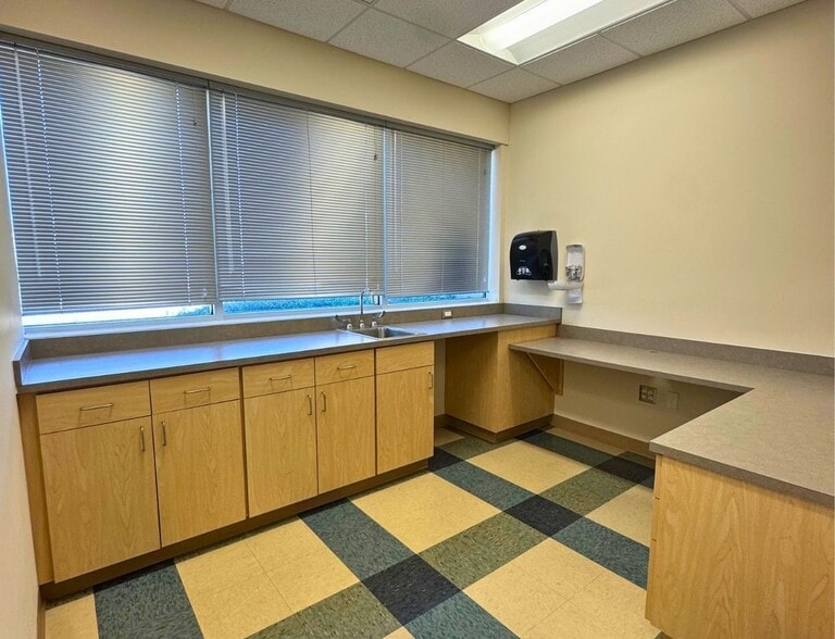 More Photos Of 3526 Longmire Dr, College Station Medical For Lease