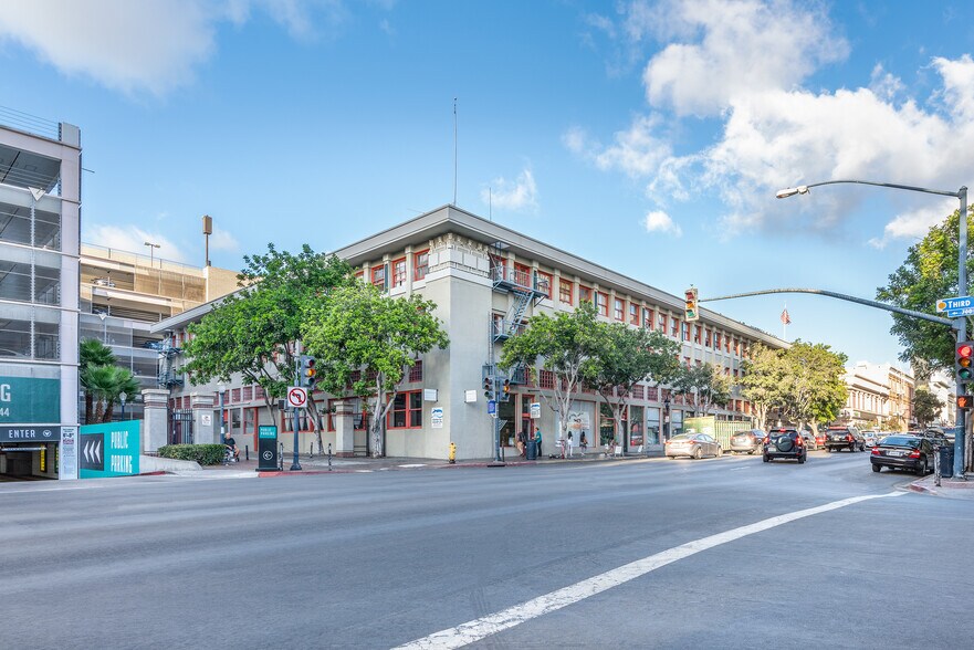 More Photos Of 720 4th Ave, San Diego Apartments For Lease