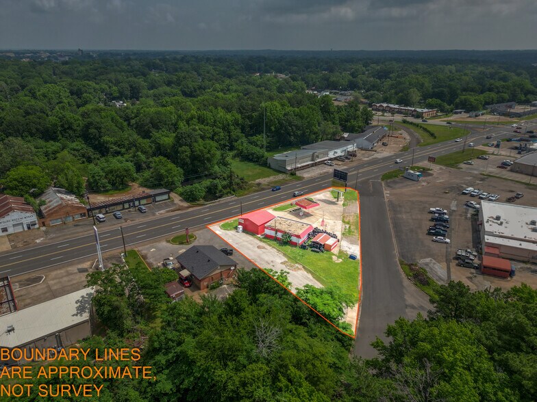 More Photos Of 300 W Pinecrest Dr, Marshall Auto Repair For Sale