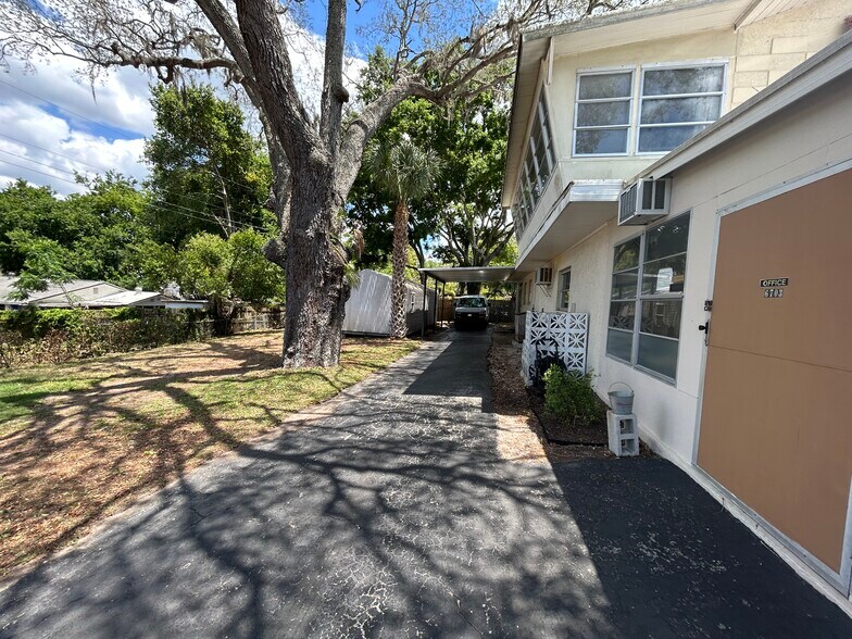 More Photos Of 6703 Massachusetts Ave, New Port Richey Showroom For Sale