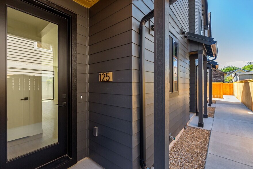 More Photos Of 127 NW Broadway St, Bend Apartments For Sale