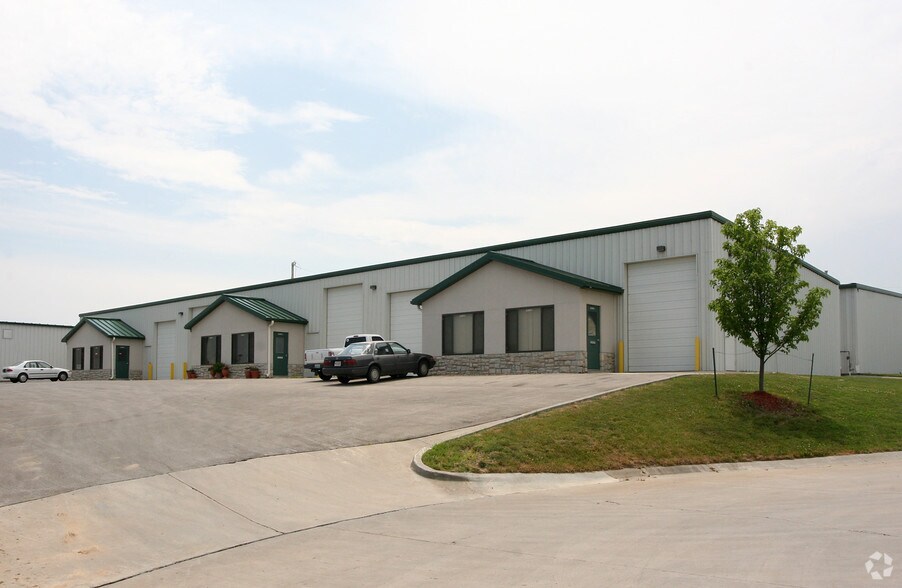 More Photos Of 6309 NW Kelly Dr, Parkville Warehouse For Lease