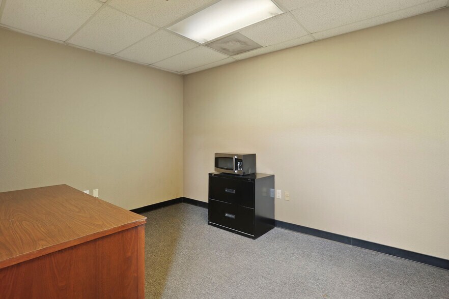 More Photos Of 2260 Macarthur Dr, Tracy Warehouse For Sale