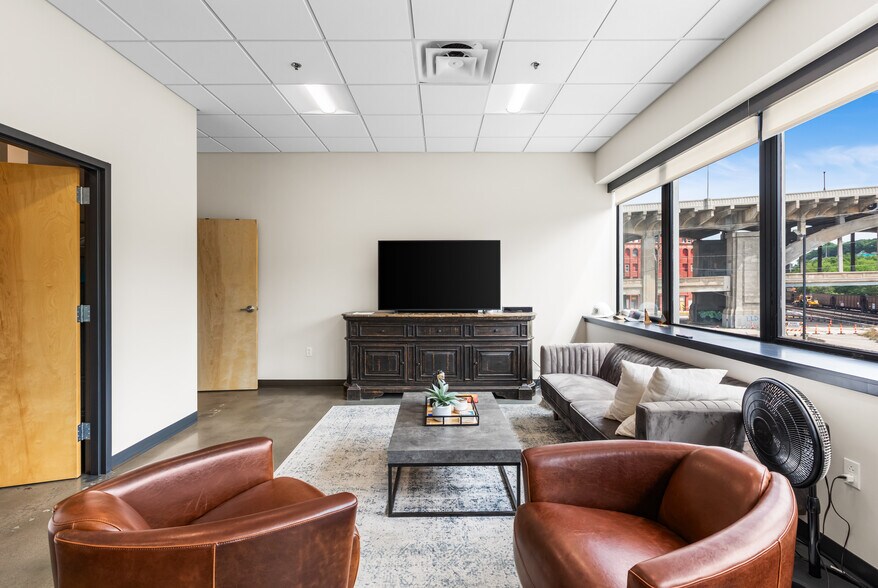 More Photos Of 1215 W 12th St, Kansas City Flex For Lease