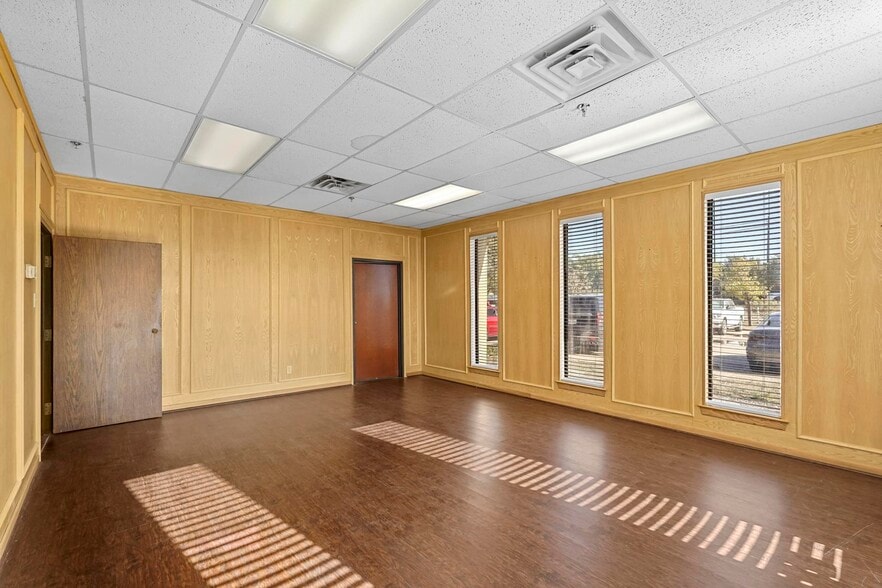 More Photos Of 2890 S Goliad St, Rockwall Industrial For Sale