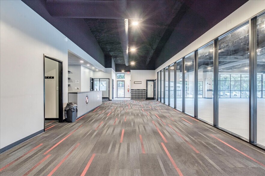 More Photos Of 12112 620 N, Austin General Retail For Sale