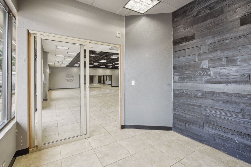 More Photos Of 7444 W Chatfield Ave, Littleton Unknown For Lease