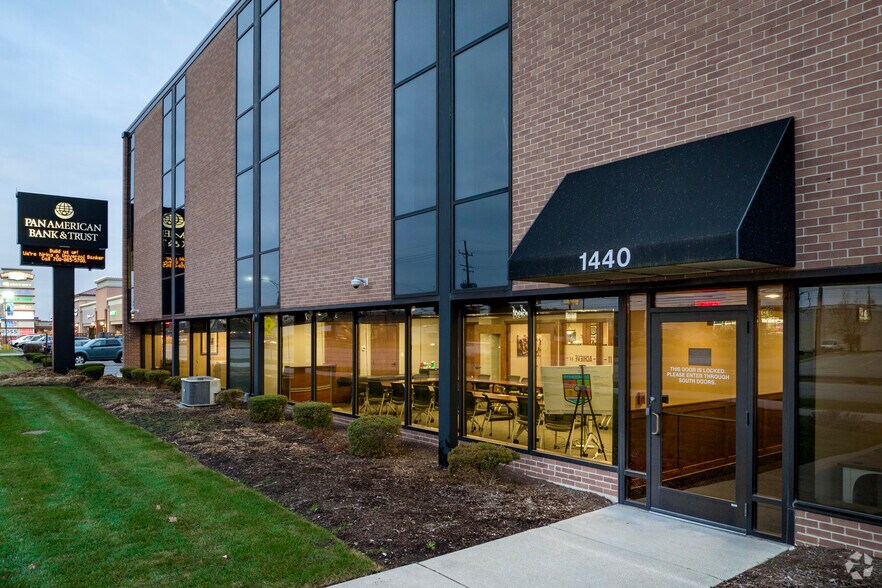 More Photos Of 1440 W North Ave, Melrose Park Office For Lease