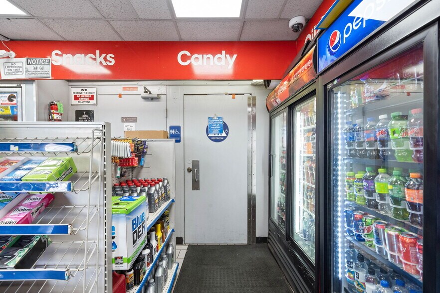 More Photos Of 5560 Van Nuys Blvd, Sherman Oaks Service Station For Sale