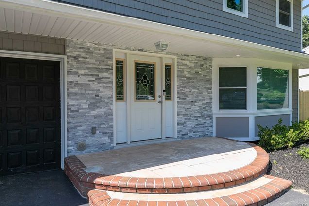 More Photos Of 57 Sheryl Cres, Smithtown Apartments For Sale