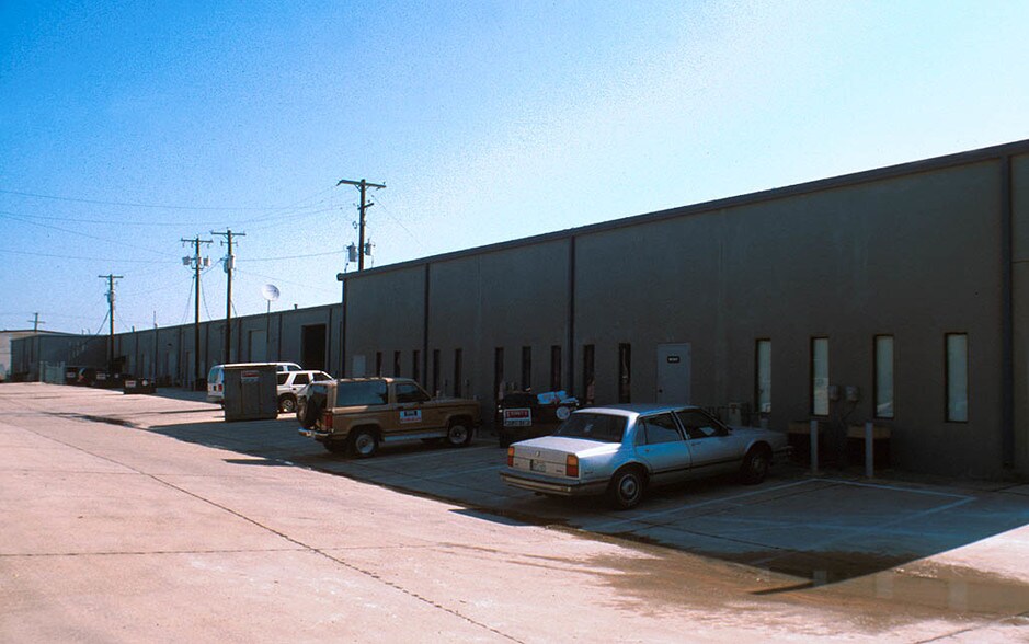 More Photos Of 2301-2337 Gravel Dr, Fort Worth Unknown For Lease