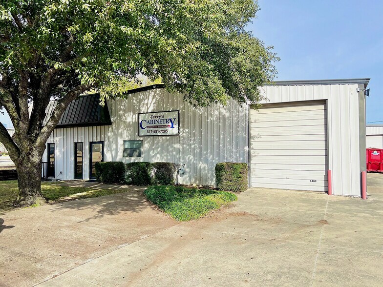 Primary Photo Of 4409 Garland Dr, Haltom City Manufacturing For Lease