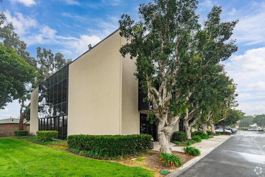 More Photos Of 350 S Crenshaw Blvd, Torrance Unknown For Lease