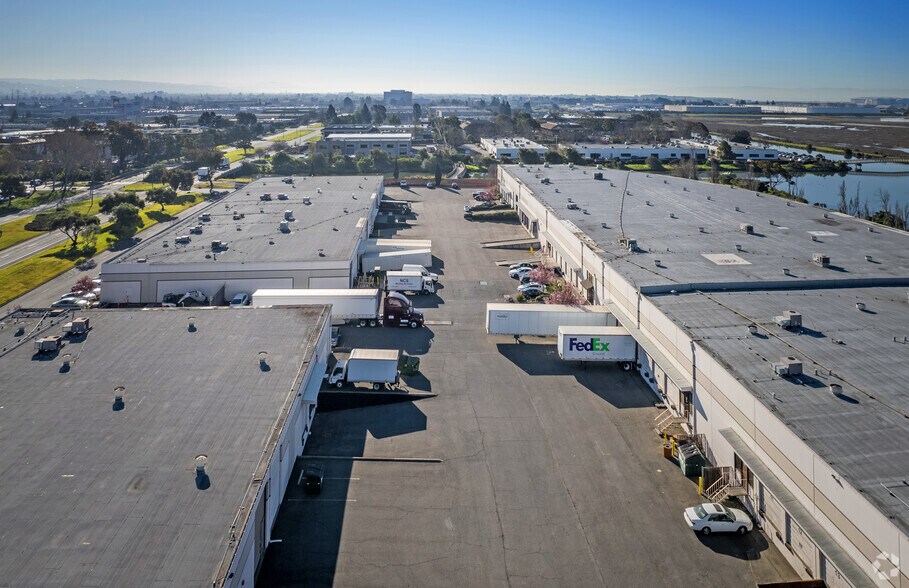 More Photos Of 7307 Edgewater Dr, Oakland Unknown For Lease