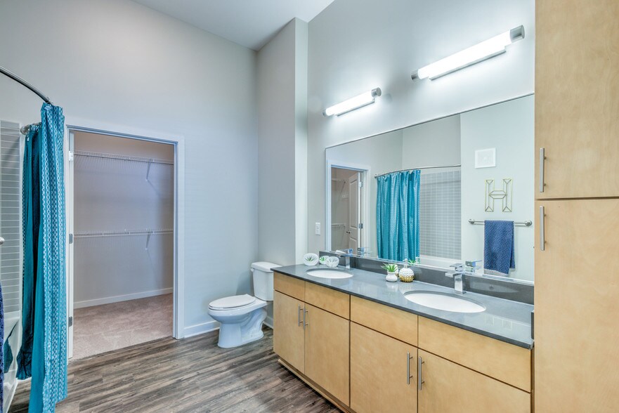 More Photos Of 395 S Highland St, Memphis Apartments For Lease