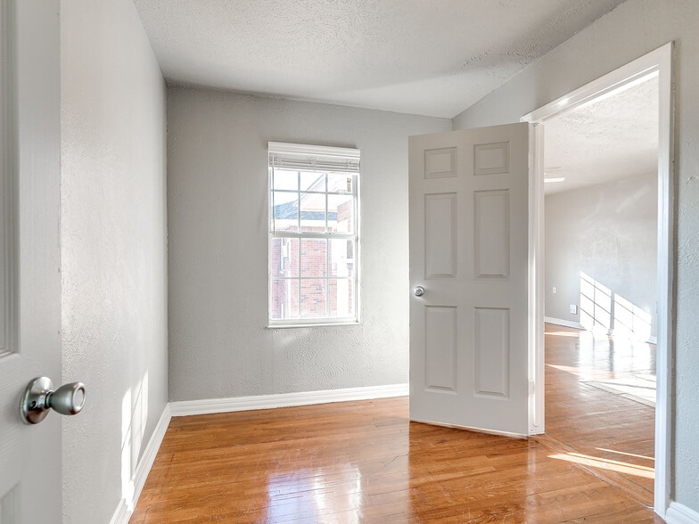 More Photos Of 2037 NW 26th St, Oklahoma City Apartments For Sale