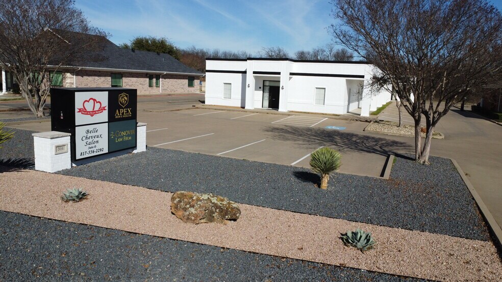 More Photos Of 504 N Ridgeway Dr, Cleburne Office For Lease