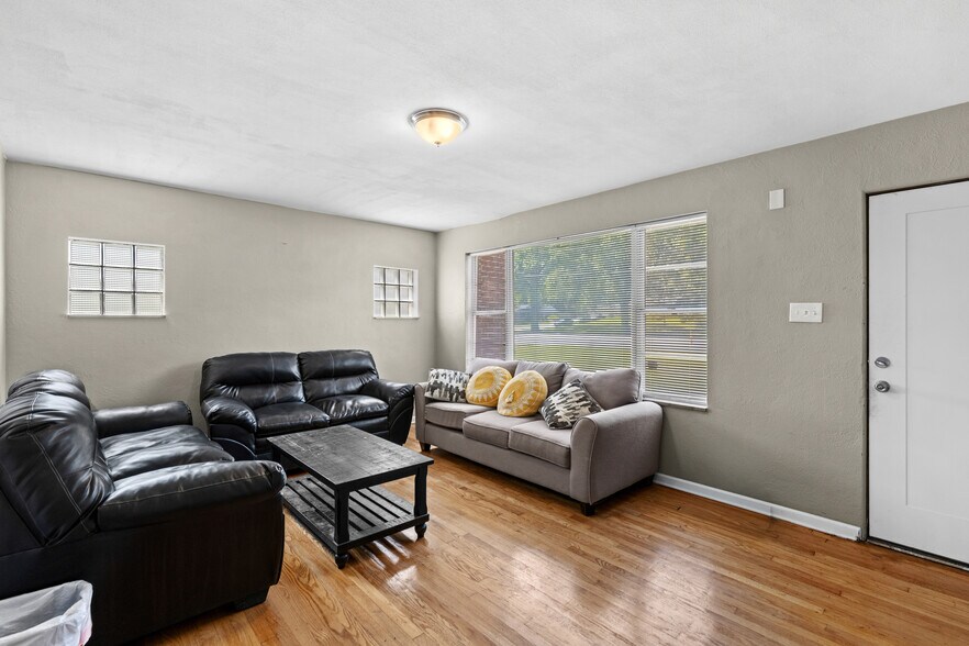 More Photos Of 10236 Halls Ferry Rd, Saint Louis Office For Sale