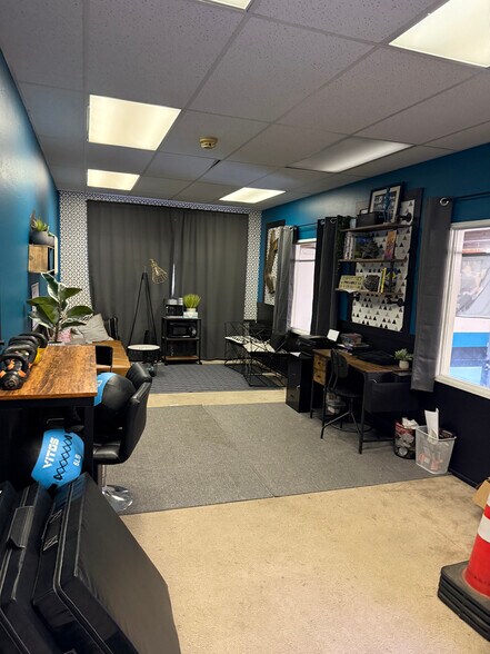 More Photos Of 8028 NE Glisan St, Portland Warehouse For Lease