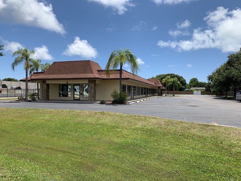 More Photos Of 2210 Tamiami Trl S, Venice Freestanding For Lease