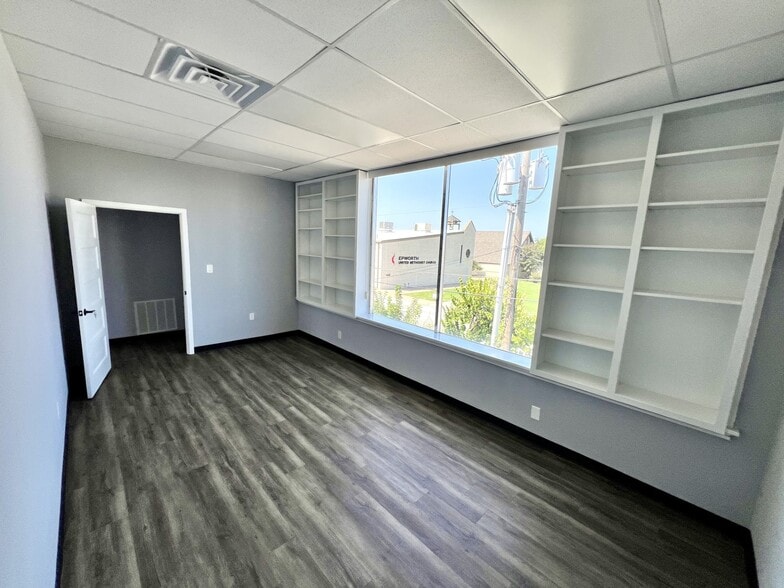 More Photos Of 701-817 W Park Row Dr, Arlington Freestanding For Lease