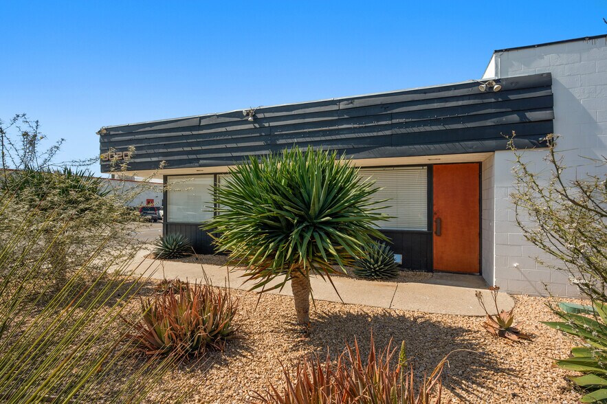 More Photos Of 8020 Ronson Rd, San Diego Warehouse For Lease