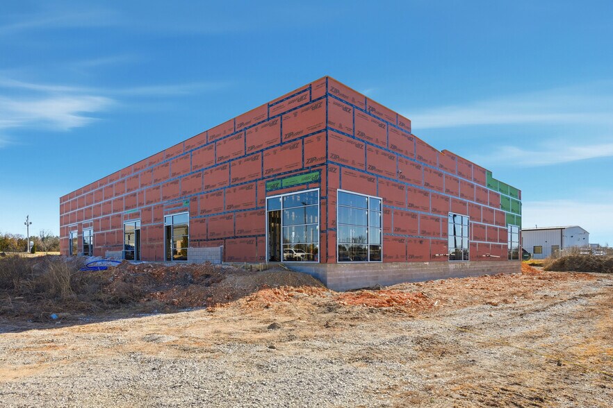 More Photos Of 2420 S 8th St, Rogers Flex For Lease