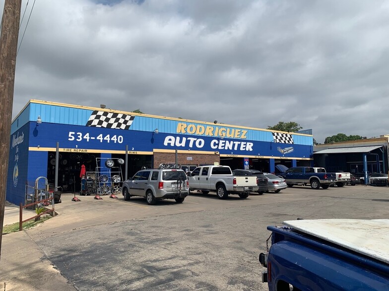 Primary Photo Of 2521 S Presa St, San Antonio Auto Repair For Sale