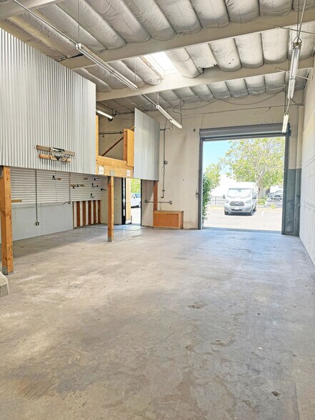 More Photos Of 3485 Airway Dr, Santa Rosa Flex For Lease