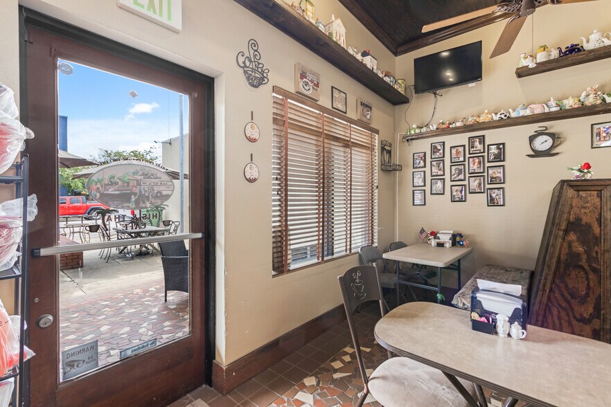 More Photos Of 700 St. Johns Ave, Palatka Restaurant For Sale