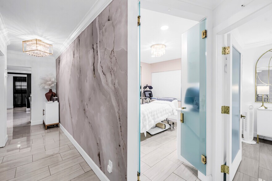More Photos Of 2200 49th St N, Saint Petersburg Medical For Sale
