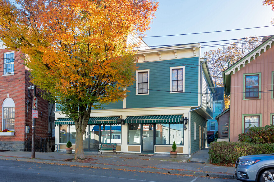 Primary Photo Of 108 Main St, Dobbs Ferry General Retail For Lease