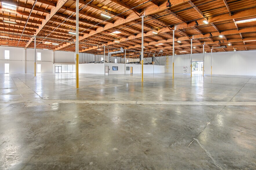More Photos Of 2551 Santa Fe Ave, Redondo Beach Light Manufacturing For Sale