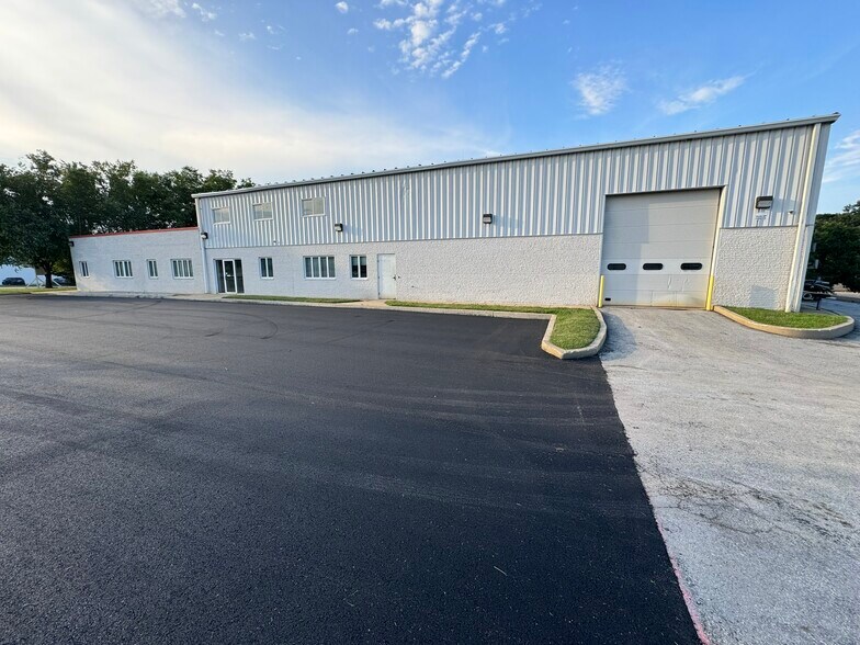 More Photos Of 7 Bellecor Dr, New Castle Warehouse For Lease