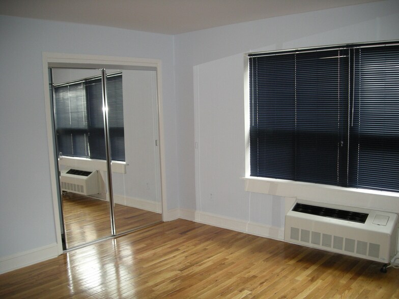 More Photos Of 340 Maple Ave, Westbury Apartments For Sale