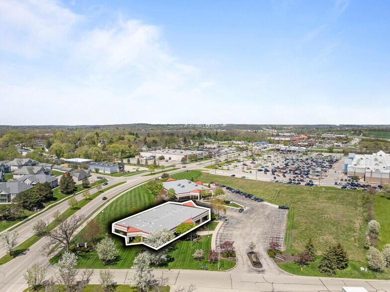 More Photos Of 751 Geneva Pky N, Lake Geneva Medical For Lease
