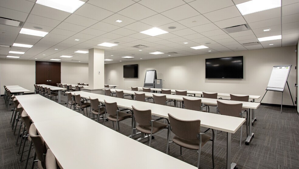 More Photos Of 6250 N River Rd, Rosemont Office For Lease