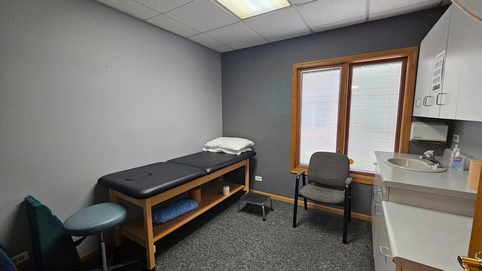 More Photos Of 17236 Harlem Ave, Tinley Park Office For Sale