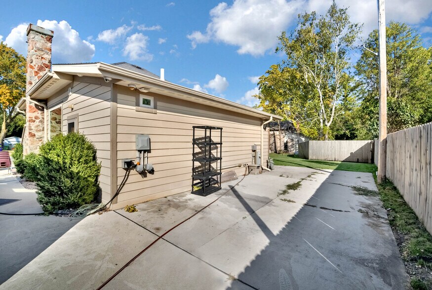 More Photos Of 2235 Wisconsin Ave, New Holstein Freestanding For Sale