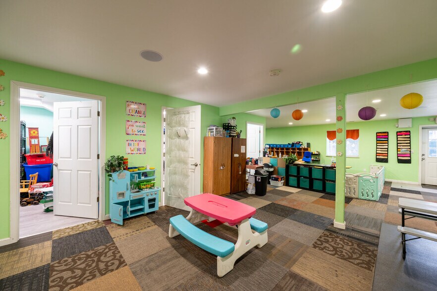 More Photos Of 751 Avoca Ave, Sheridan Daycare Center For Sale