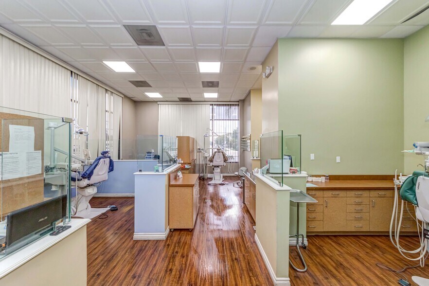 More Photos Of 8471 Garden Grove Blvd, Garden Grove Medical For Sale