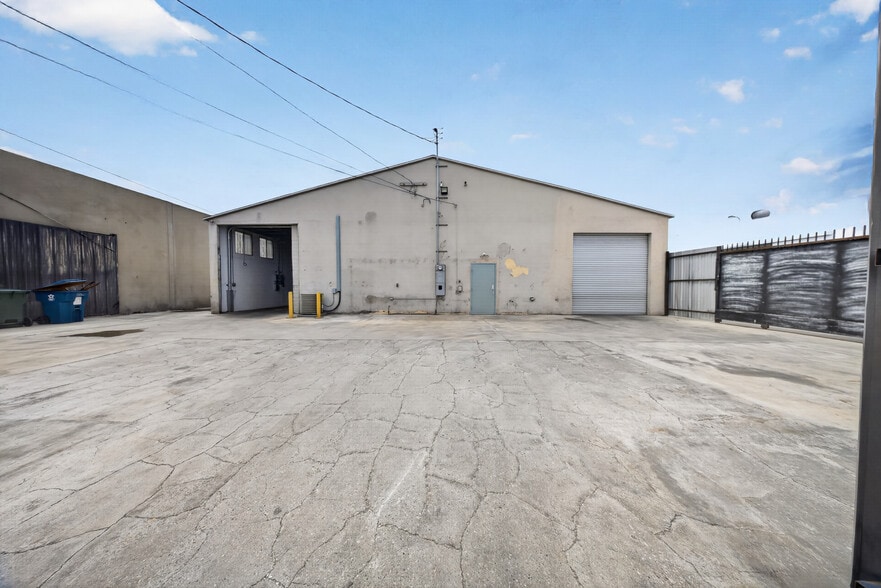More Photos Of 1433-1437 W El Segundo Blvd, Compton Warehouse For Lease