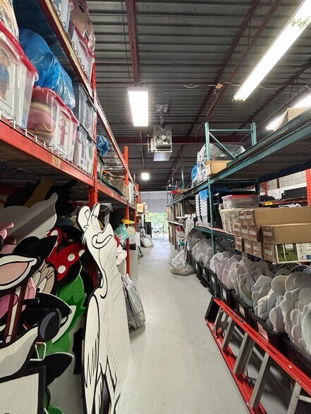 More Photos Of 2465 Cawthra Rd, Mississauga Light Distribution For Sale