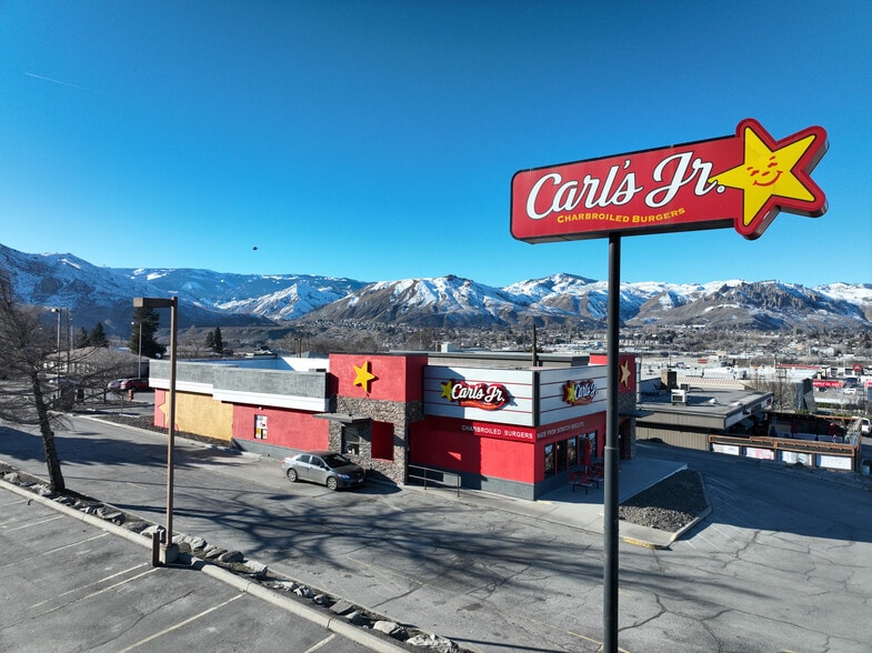 Primary Photo Of 300 Grant Rd, East Wenatchee Fast Food For Lease